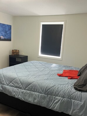 2 bedrooms, iron/ironing board, WiFi, bed sheets