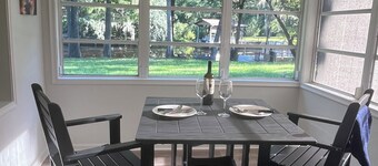 2-bedroom house on peaceful Black Creek with Private Dock