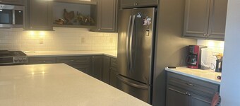 The Track House - 4BR Near UO, Autzen & Hayward, Peaceful & Spacious