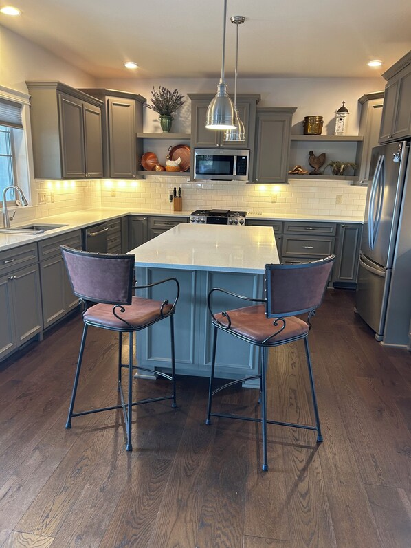 Fridge, microwave, oven, stovetop - The Track House - 4BR Near UO, Autzen & Hayward, Peaceful & Spacious (Eugene)