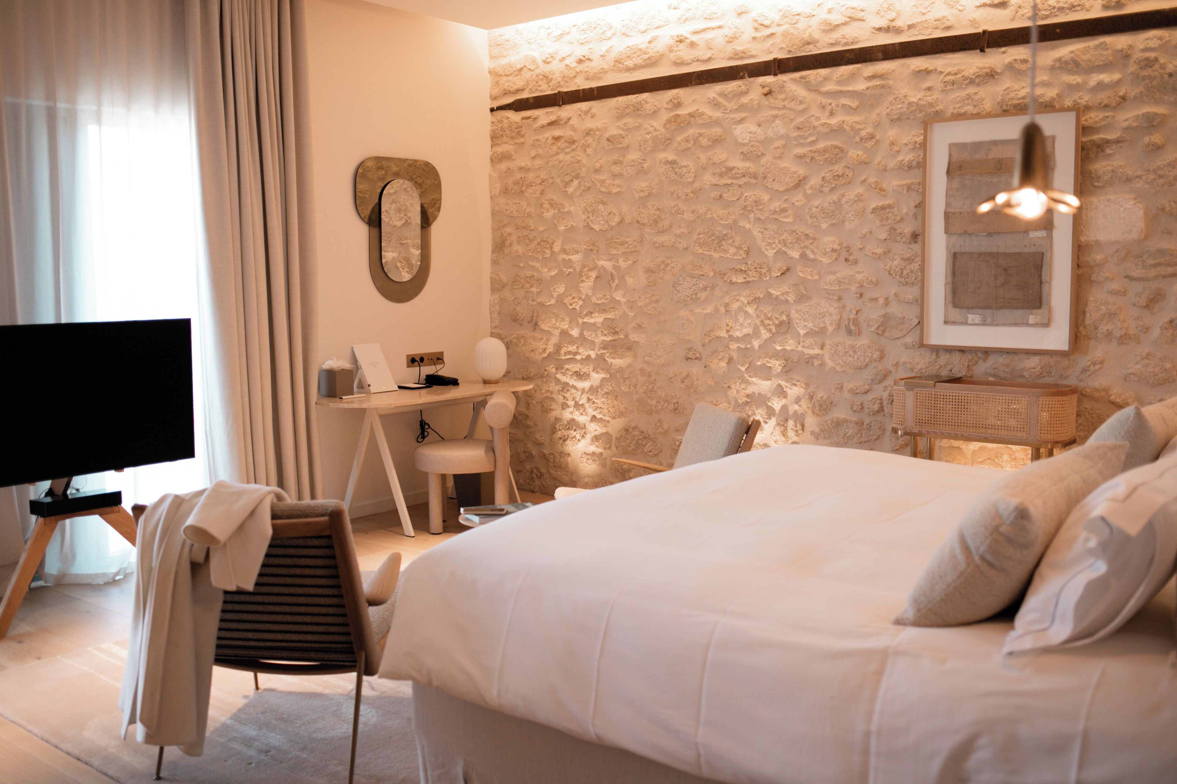 Tweepersoonskamer | Een kluis op de kamer, verduisterende gordijnen, geluiddichte muren