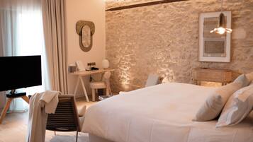 Tweepersoonskamer | Een kluis op de kamer, verduisterende gordijnen, geluiddichte muren