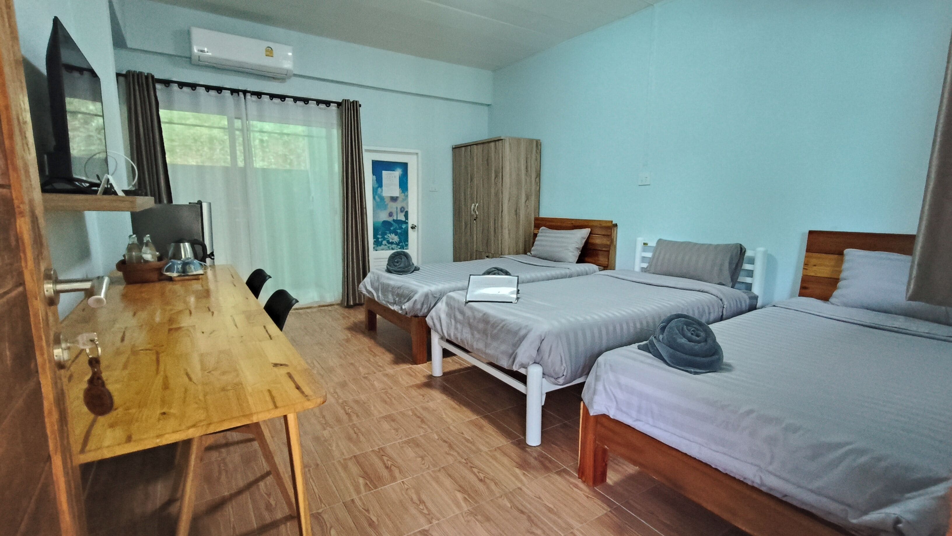 Triple Room | Meja, langsir/tirai gelap terus, Wi-fi percuma 