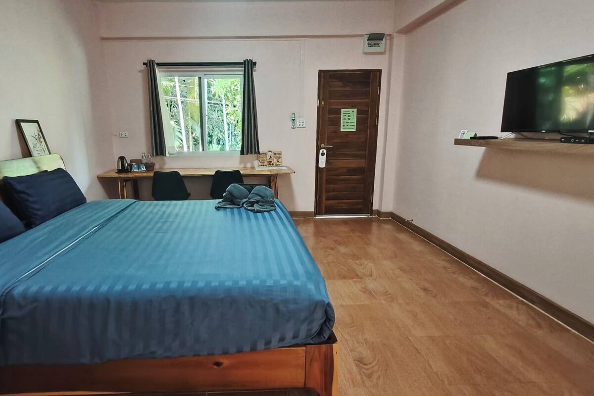 Habitación doble | Escritorio, cortinas blackout y wifi gratis