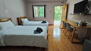 Habitación con 2 camas individuales | Escritorio, cortinas blackout y wifi gratis