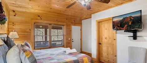 5 bedrooms, desk, iron/ironing board, WiFi