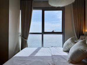 2 bedrooms, iron/ironing board, WiFi, bed sheets - Panoramic Seaview near Airport Facing the Bay 14h (Parañaque)