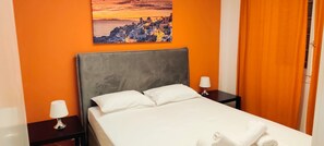 3 bedrooms, free WiFi, bed sheets, wheelchair access