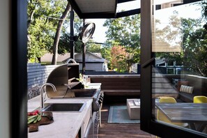 屋外ダイニングエリア