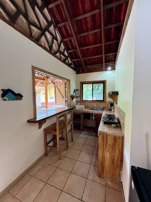 Stovetop, cookware/dishes/utensils