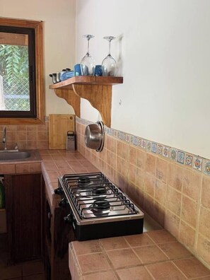 Cookware/dishes/utensils