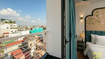 Deluxe Studio, Balcony, City View | Terrace/patio