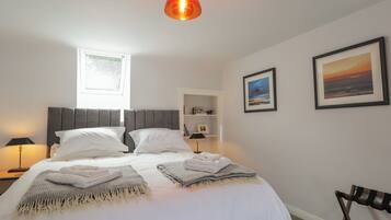 2 bedrooms, individually decorated, individually furnished, free WiFi