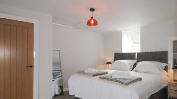 2 bedrooms, individually decorated, individually furnished, free WiFi