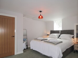 2 bedrooms, individually decorated, individually furnished, free WiFi