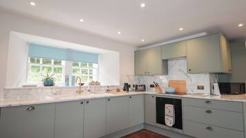 Dishwasher, cookware/dishes/utensils