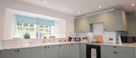 Dishwasher, cookware/dishes/utensils