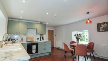 Dishwasher, cookware/dishes/utensils