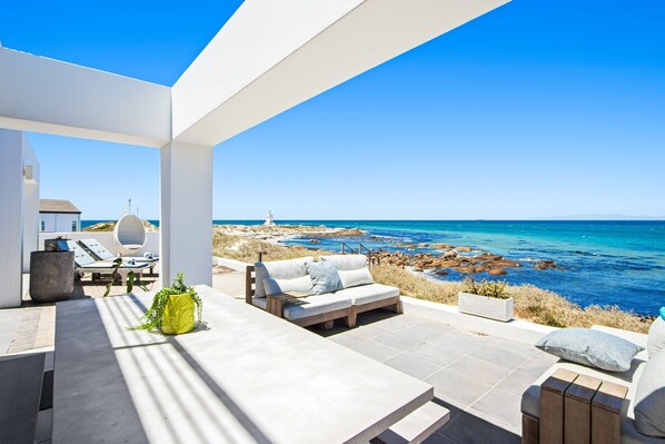 House (4 Bedrooms) | Front of property
