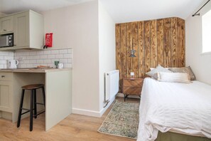 Desk, WiFi, bed sheets - Ashdene 9 - Peaceful Single - New Forest (Dibden Purlieu)