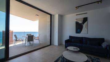 Deluxe-Apartment, Balkon, Meerblick | Wohnbereich