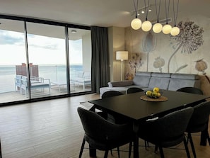 Executive Apartment, Balcony, Sea View | Living area