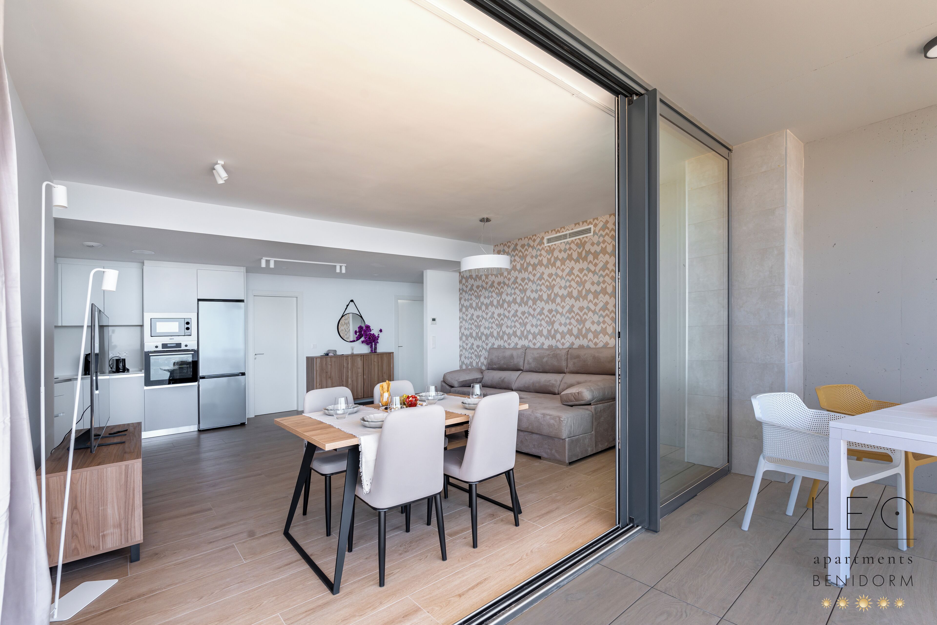 Deluxe-Apartment, Balkon, Meerblick | Wohnbereich | Flachbildfernseher