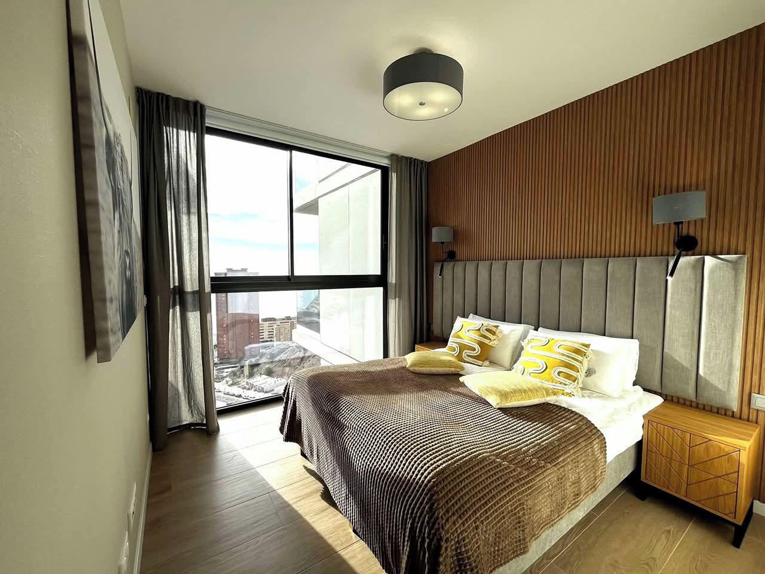 Apartemen Eksekutif, balkon, pemandangan laut | Setrika/meja setrika dan Wi-Fi gratis