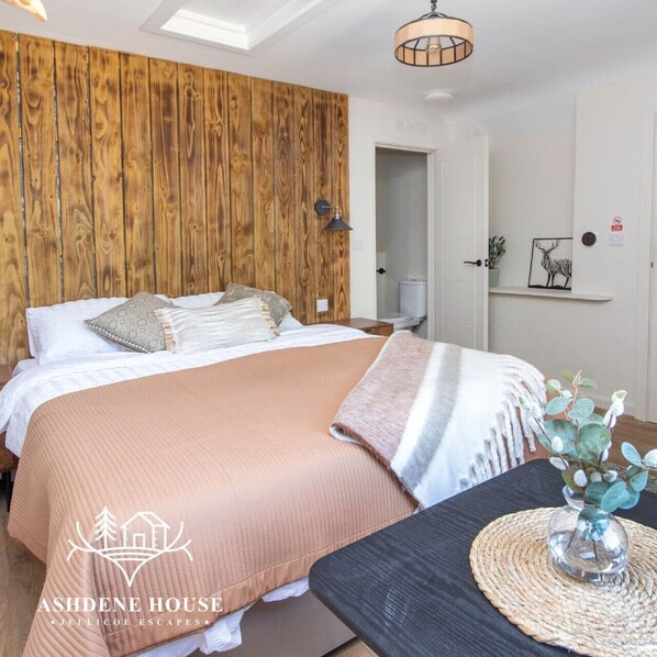 1 bedroom, desk, WiFi, bed sheets - Hippo Room 8 - Peaceful Double - Garden View (Dibden Purlieu)