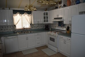 Fridge, microwave, oven, stovetop - Retro Charm Meets Home Comfort- 2BR/2BA Rivered Desert Retreat with Boat Parking (Bullhead City)