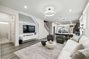 Smart TV, video games