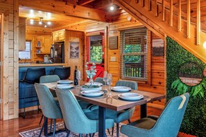 Dining - BETWEEN TWO PINES—Modern Cabin near Dollywood (Sevierville)