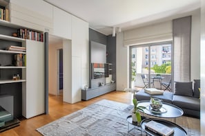Apartment, 1 Bedroom, Courtyard View | Living area | 30-inch TV with satellite channels