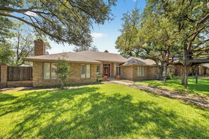 Exterior - Right at Home-Midland Saddle Club (Midland)