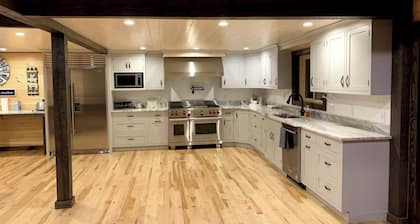 Perfect 4 bedroom, 4.5 bathrooms
Plenty of parking. Ride trails from house