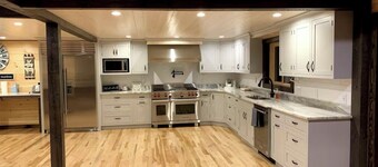 Perfect 4 bedroom, 4.5 bathrooms
Plenty of parking. Ride trails from house