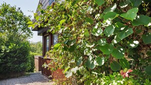 Exterior detail - Apartment 'Bianca' with Lake View, Private Terrace and Wi-Fi (Meschede)