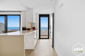 Refrigerador, microondas, horno y lavavajillas 