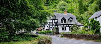 The Rock Inn Hotel (Pub & Restaurant)