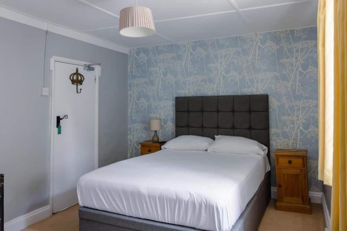 Blendingsgardiner, strykejern/-brett, wi-fi (inkludert) og sengetøy