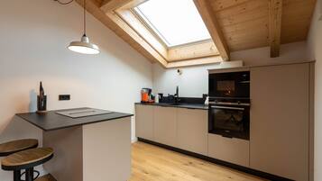 Kühlschrank, Ofen, Herdplatte, Geschirrspüler