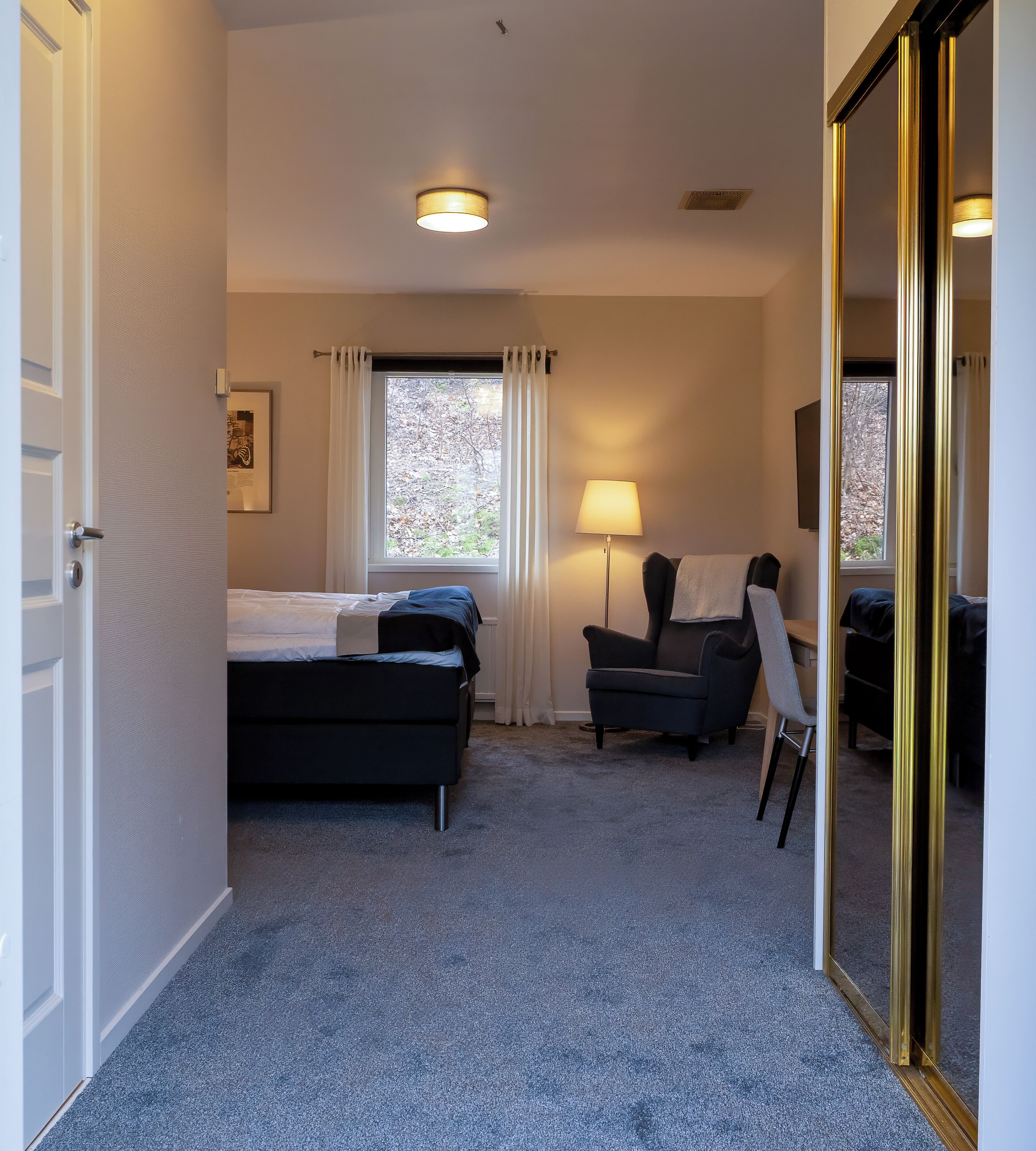 書桌、免費無線上網、無障礙通道