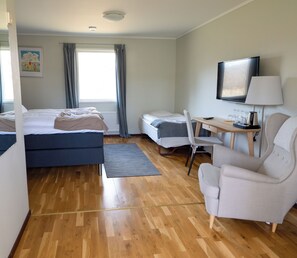 Basic Triple Room | Desk, free WiFi, wheelchair access