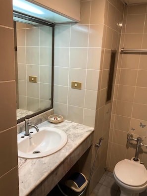 Bathroom - INTERTOWER HOTEL (Su-ngai Kolok)