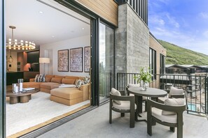 屋外ダイニングエリア