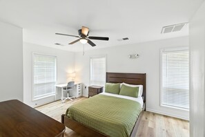 9 bedrooms, WiFi, bed sheets