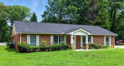 NEW! Family Getaway 9BR Open-Concept Retreat