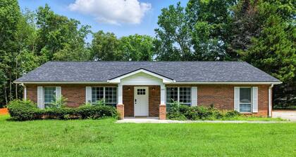 NEW! Family Getaway 9BR Open-Concept Retreat