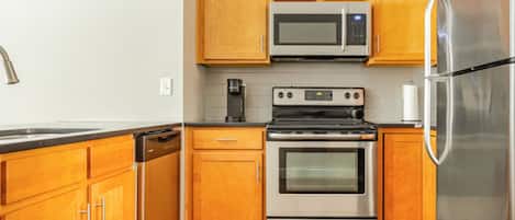 Micro-ondes, four, plaque de cuisson, lave-vaisselle