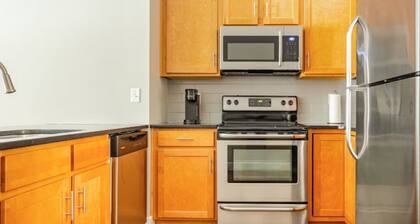 McOuat Place 6C - Luxury 1 Bed Downtown Indy Apartment Prime Location